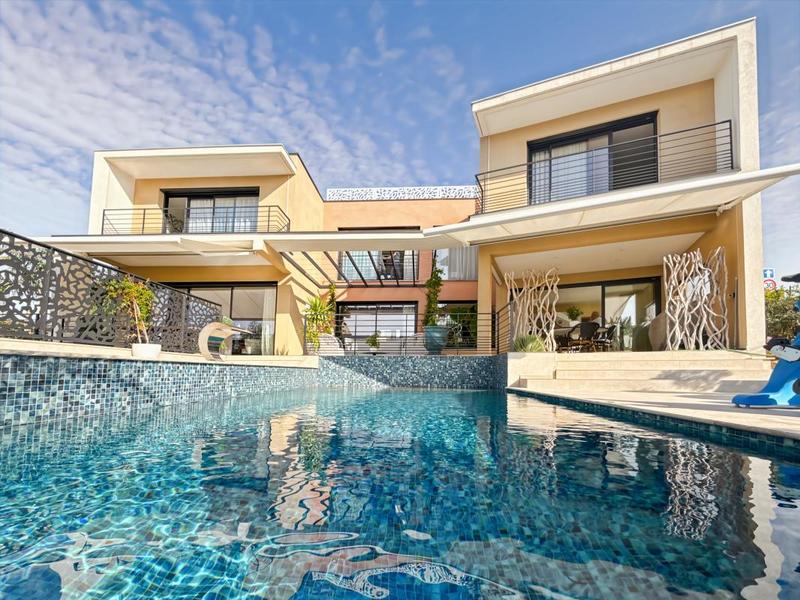 Maison - 311 m² - 5 pièces