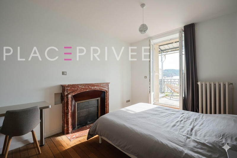 Maison - 400 m² - 12 pièces