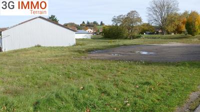 Terrain commercial - 1 500 m²