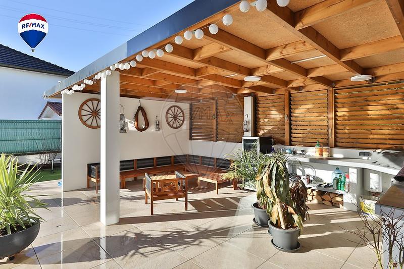 Maison - 348 m² - 7 pièces