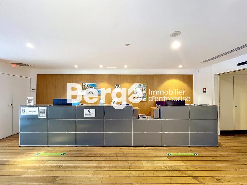 Local commercial - 235 m² - 18 pièces