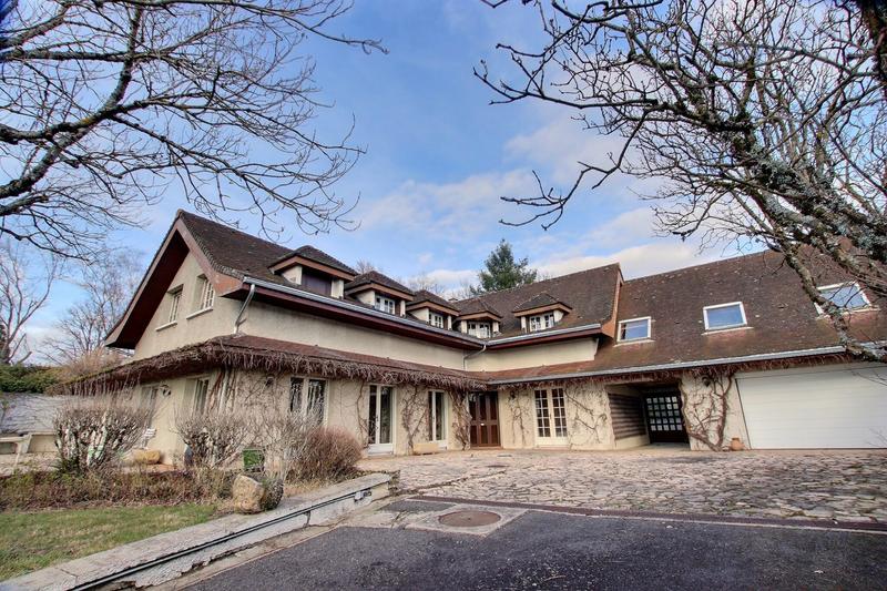 Maison - 258 m² - 8 pièces