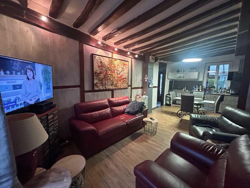 Maison - 233 m² - 10 pièces