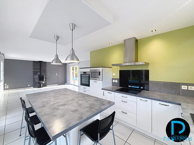 Maison - 94 m² - 5 pièces