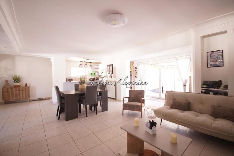 Maison - 280 m² - 7 pièces