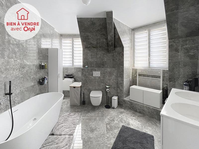 Appartement - 136 m² - 5 pièces