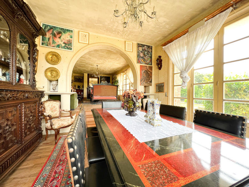 Propriété - 300 m² - 13 pièces