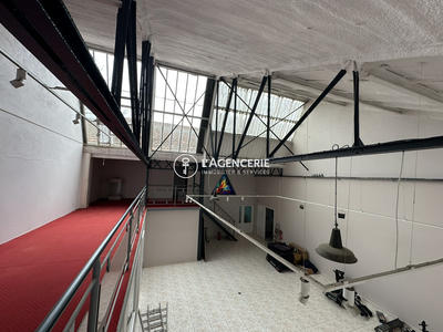 Local d'activités - 250 m²