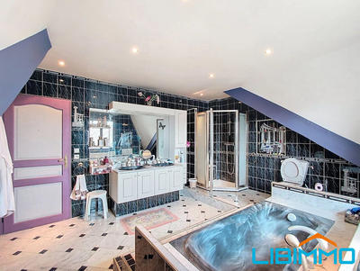 Maison - 200 m² - 6 pièces