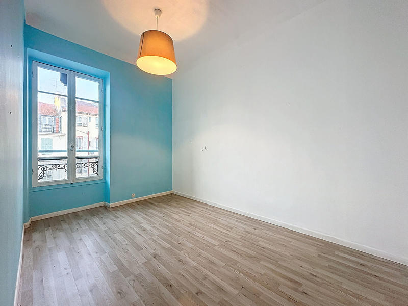 Appartement - 85 m² - 5 pièces