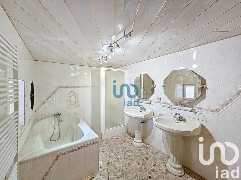 Maison - 203 m² - 7 pièces