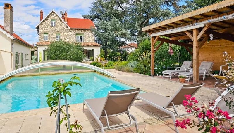 Maison - 260 m² - 12 pièces