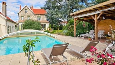 Maison - 260 m² - 12 pièces