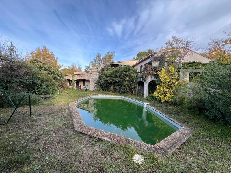 Maison - 300 m² - 6 pièces