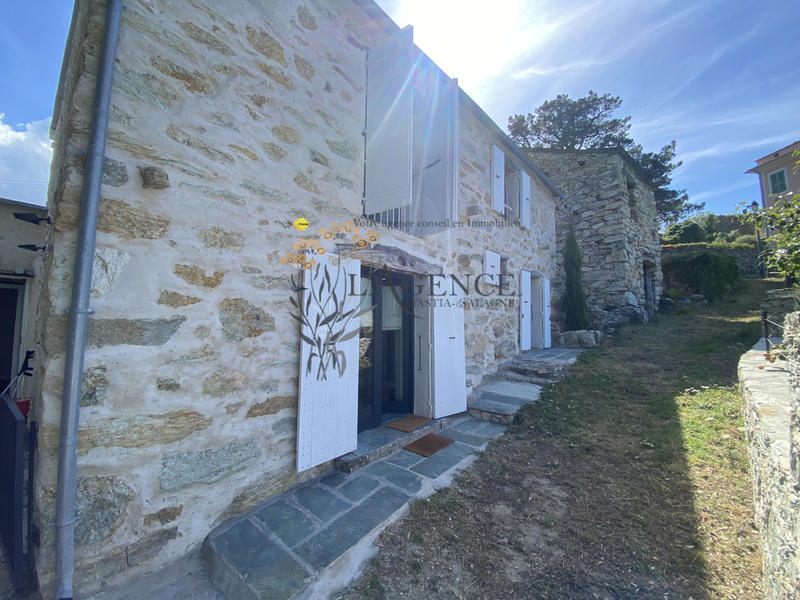 Maison - 104 m² - 4 pièces