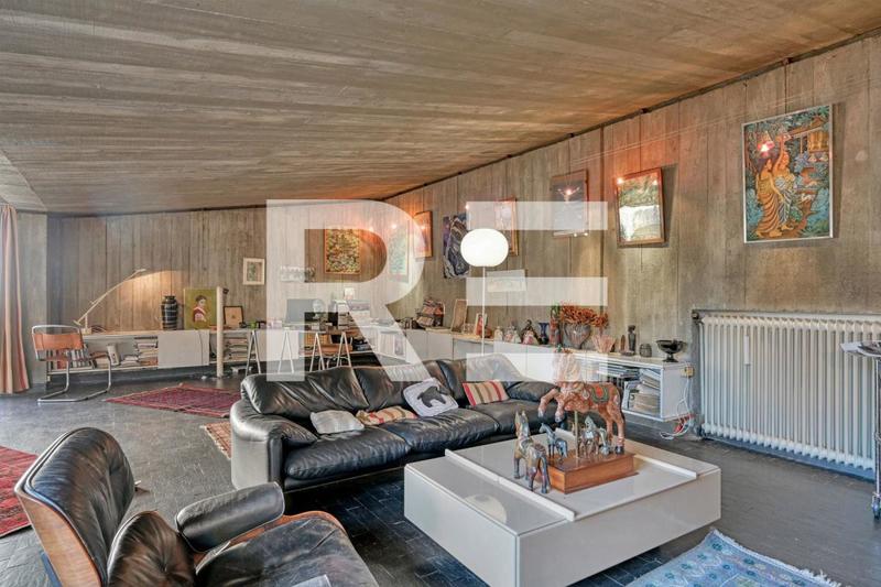 Maison - 250 m² - 9 pièces