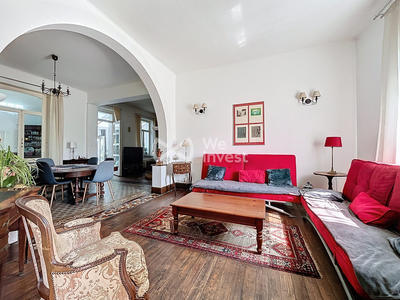 Maison - 220 m² - 8 pièces