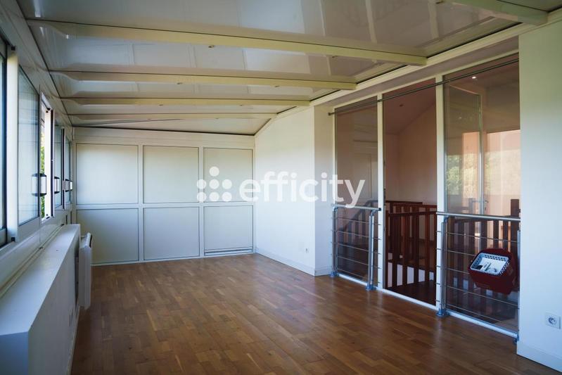 Villa - 230 m² - 9 pièces