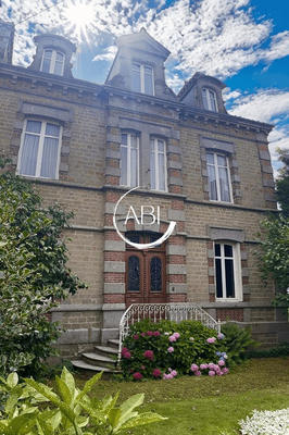 Maison - 220 m² - 9 pièces