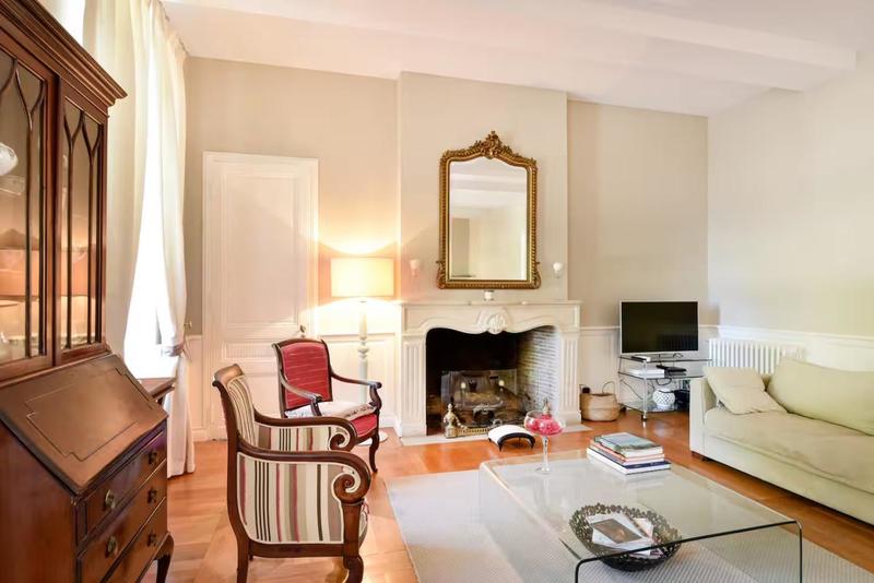 Demeure - 450 m² - 12 pièces