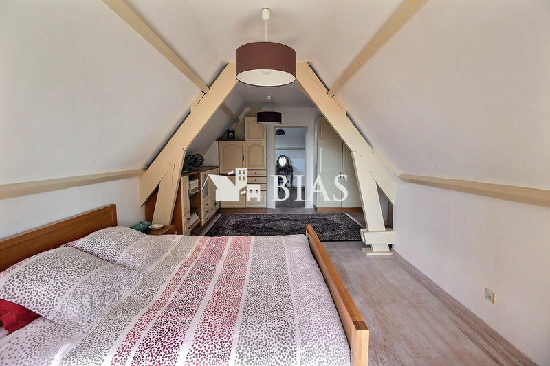 Maison traditionnelle - 187 m² - 7 pièces