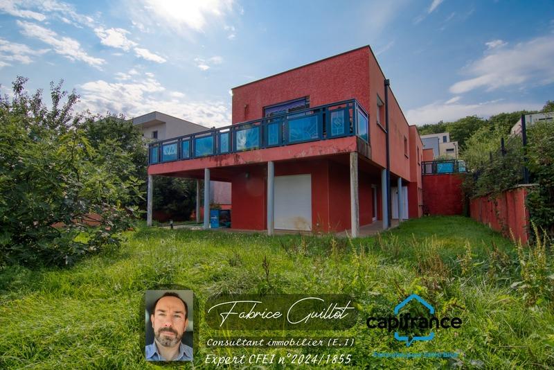 Maison - 241 m² - 7 pièces