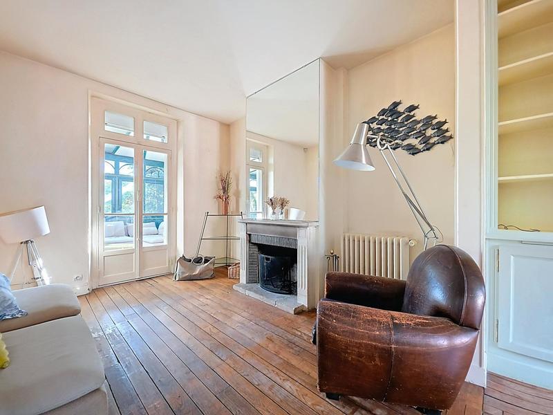 Maison - 317 m² - 9 pièces