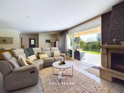 Villa - 161 m² - 8 pièces