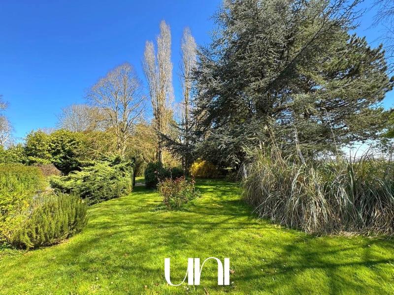 Maison - 318 m² - 8 pièces