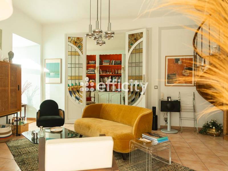 Maison - 236 m² - 6 pièces