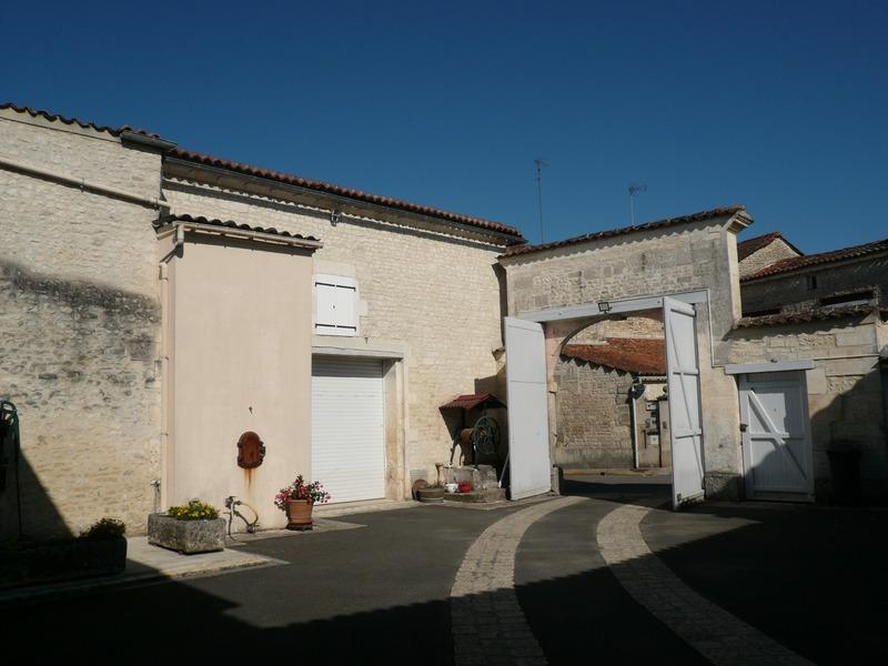 Maison - 350 m² - 9 pièces