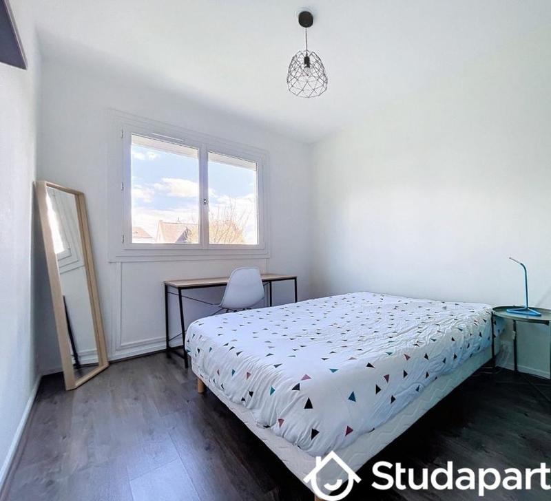 Chambre - 11 m² - 1 pièce