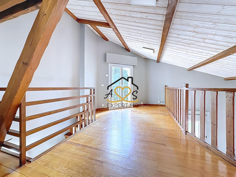 Maison - 263 m² - 11 pièces