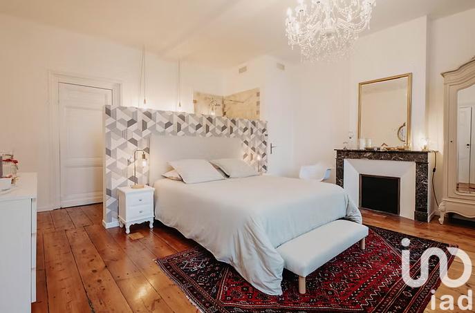 Maison - 435 m² - 11 pièces