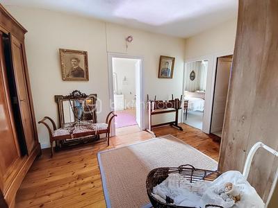 Demeure - 250 m² - 8 pièces