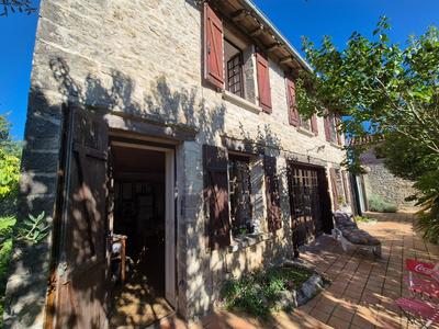 Corps de ferme - 340 m² - 16 pièces