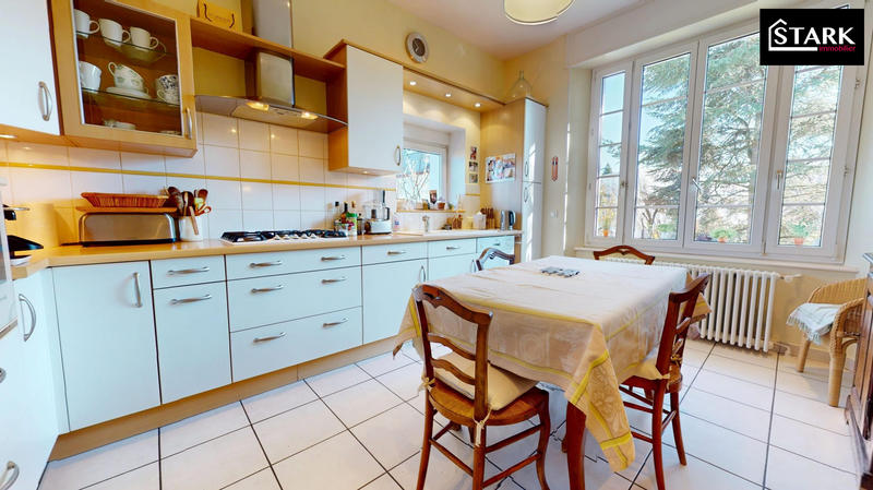 Maison ancienne - 235 m² - 8 pièces