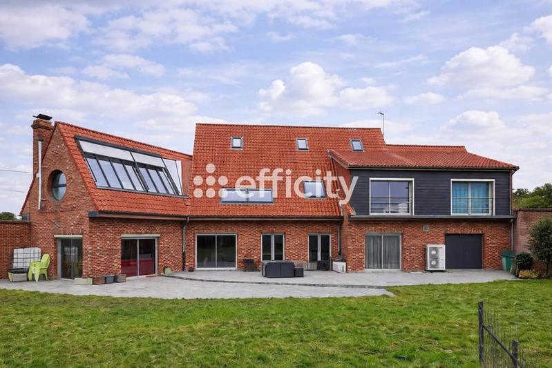 Maison - 260 m² - 10 pièces