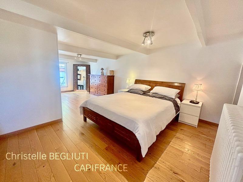 Maison - 180 m² - 7 pièces