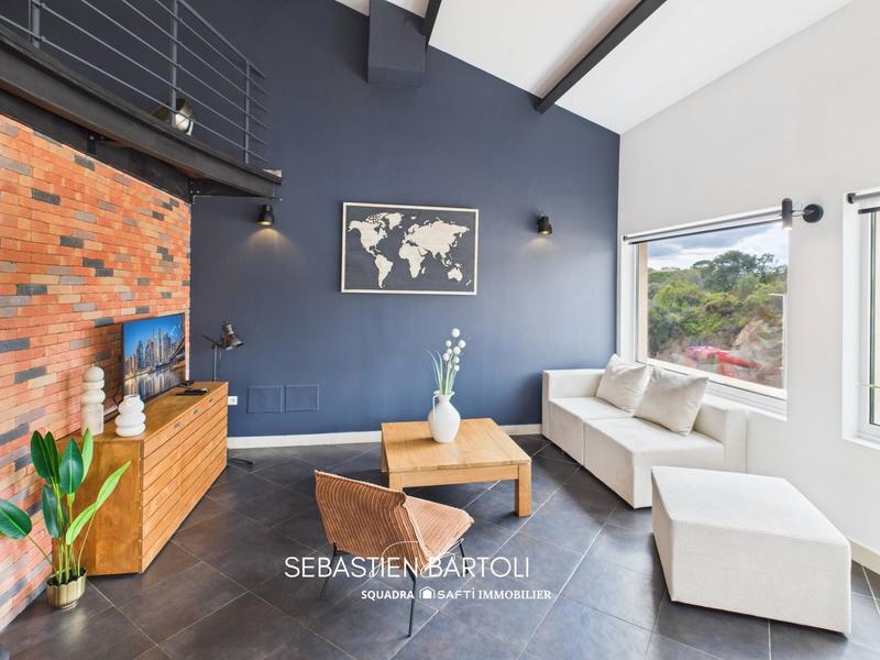 Appartement - 100 m² - 4 pièces