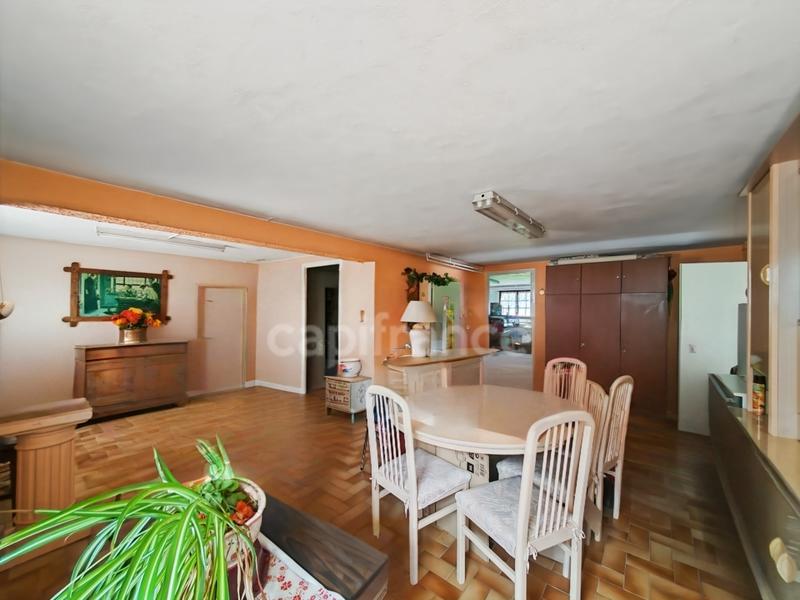 Maison - 280 m² - 10 pièces