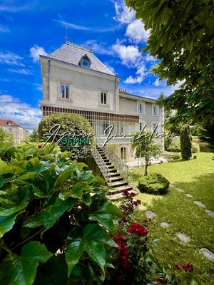 Propriété - 224 m² - 7 pièces