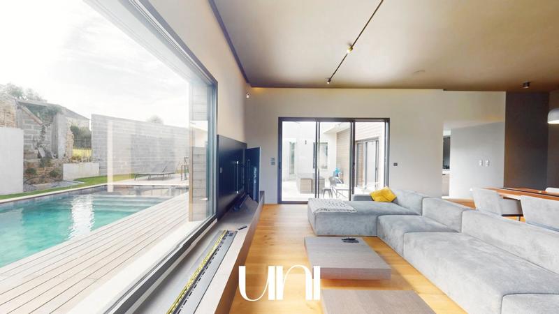 Maison - 300 m² - 6 pièces