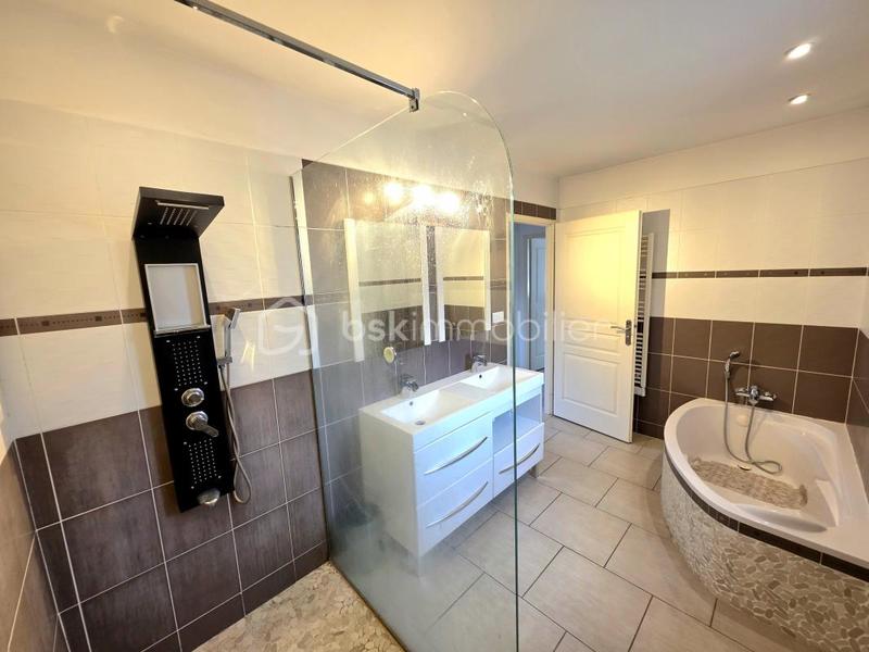 Villa - 143 m² - 5 pièces