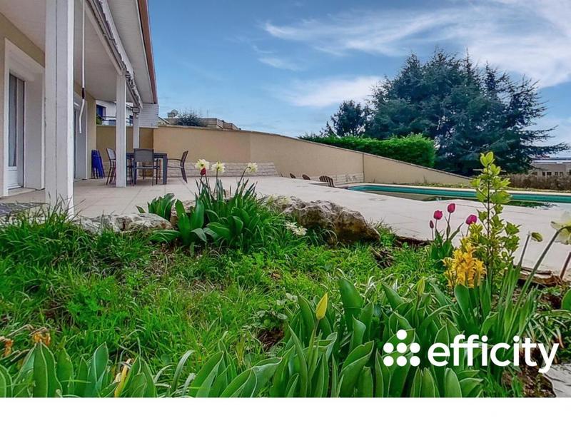 Maison - 186 m² - 8 pièces