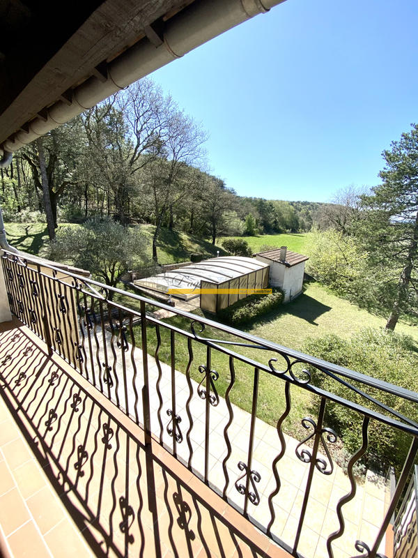 Maison - 285 m² - 9 pièces