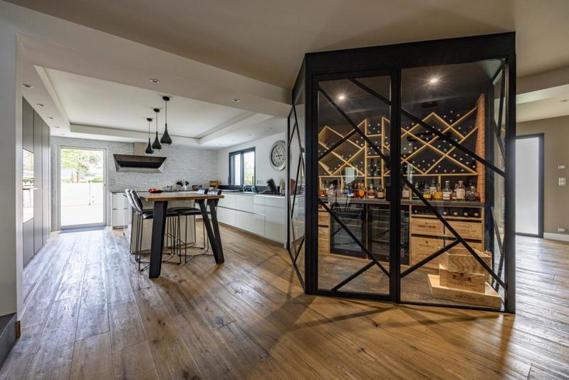 Maison - 250 m² - 8 pièces