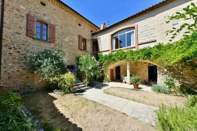 Maison en pierre - 274 m² - 11 pièces