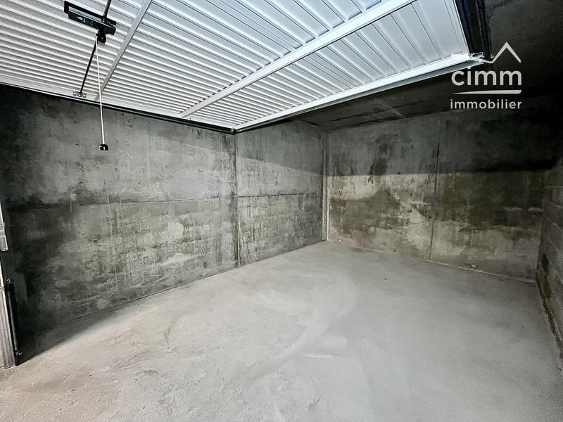 Parking / Garage - 16 m²