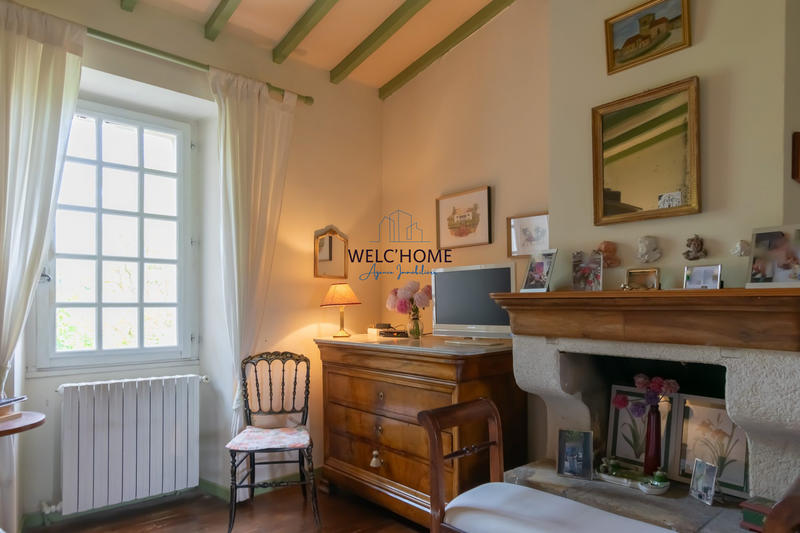 Maison - 213 m² - 8 pièces